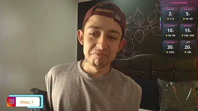 Snapshot of Aleecandrews chatting on November 19, 7:36 pm Aleecandrews online show from November 19, 7:36 pm