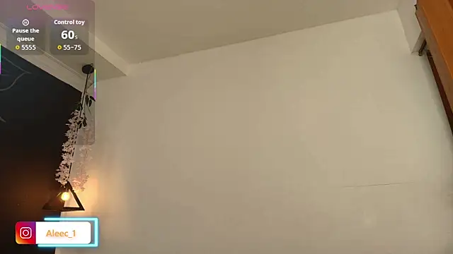 Snapshot of Aleecandrews chatting on November 28, 7:49 pm Aleecandrews online show from November 28, 7:49 pm