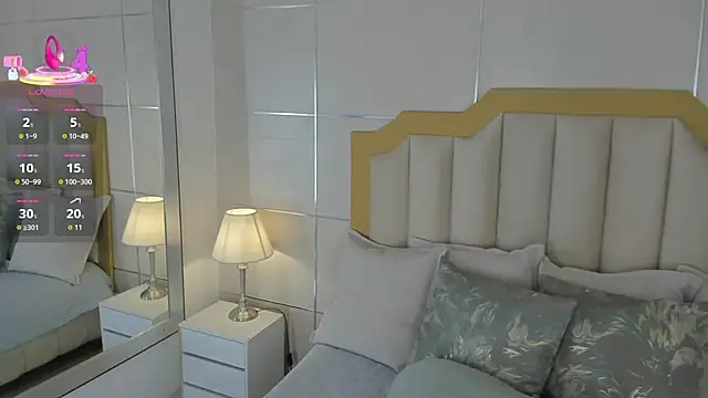 Snapshot of MaddieParker chatting on October 8, 7:33 pm MaddieParker online show from October 8, 7:33 pm
