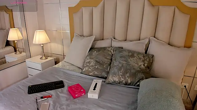 Snapshot of MaddieParker chatting on November 27, 7:49 pm MaddieParker online show from November 27, 7:49 pm