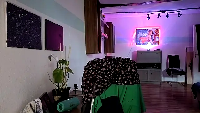 Seductively4 20 online show from July 23, 5:27 am