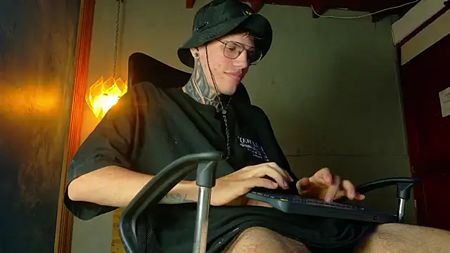 david huge online show from May 8, 1:55 am