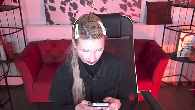 AvaDaviis online show from February 15, 1:31 pm