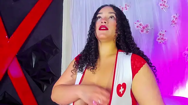 Snapshot of ivonne_diaz1 chatting on June 25, 8:13 pm ivonne diaz1 online show from June 25, 8:13 pm