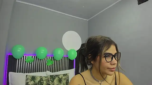 Emilybeltons online show from March 17, 7:50 pm