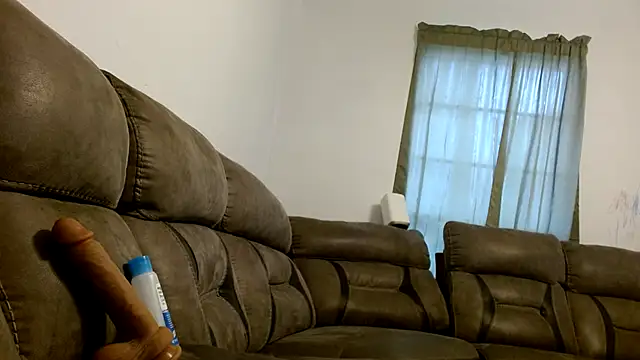 Snapshot of carlithefreak chatting on January 13, 2:32 pm carlithefreak online show from January 13, 2:32 pm