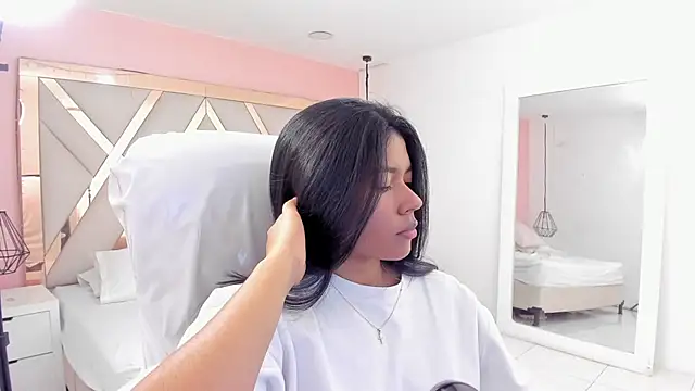 Snapshot of samantaa_shy chatting on November 23, 2:00 am samantaa shy online show from November 23, 2:00 am