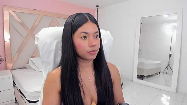 Snapshot of samantaa_shy chatting on December 4, 2:43 am samantaa shy online show from December 4, 2:43 am