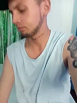 Snapshot of neaa_latin_boy chatting on December 17, 8:48 pm neaa latin boy online show from December 17, 8:48 pm