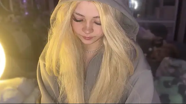 Snapshot of nikoli_naw chatting on February 23, 8:50 pm nikoli naw online show from February 23, 8:50 pm