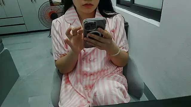 Snapshot of Emachiii chatting on May 7, 1:05 pm Emachiii online show from May 7, 1:05 pm