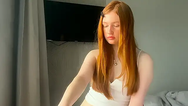 Snapshot of LuxXAngel chatting on June 11, 12:32 am LuxXAngel online show from June 11, 12:32 am