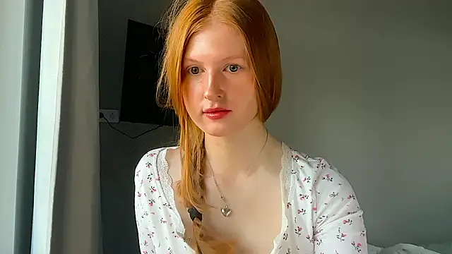 Snapshot of LuxXAngel chatting on June 13, 1:03 am LuxXAngel online show from June 13, 1:03 am