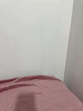 Snapshot of YourSlutBoySl chatting on December 17, 11:05 am YourSlutBoySl online show from December 17, 11:05 am