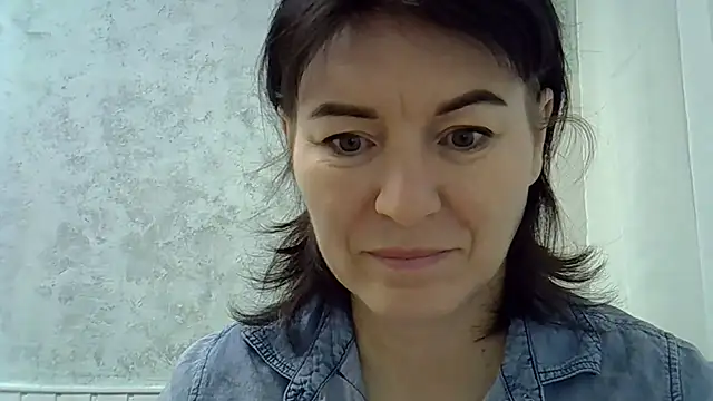 Snapshot of Krystal_82 chatting on November 16, 6:08 am Krystal 82 online show from November 16, 6:08 am