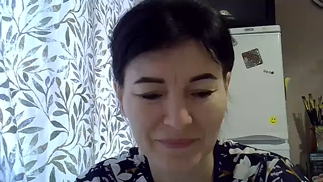 Snapshot of Krystal_82 chatting on December 3, 8:34 am Krystal 82 online show from December 3, 8:34 am