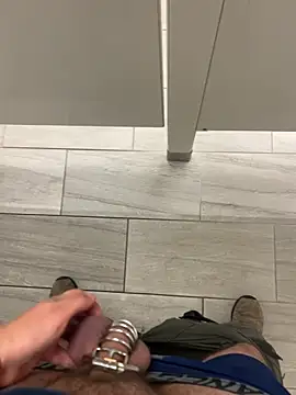 Snapshot of Malesub-84 chatting on October 31, 12:06 pm Malesub-84 online show from October 31, 12:06 pm