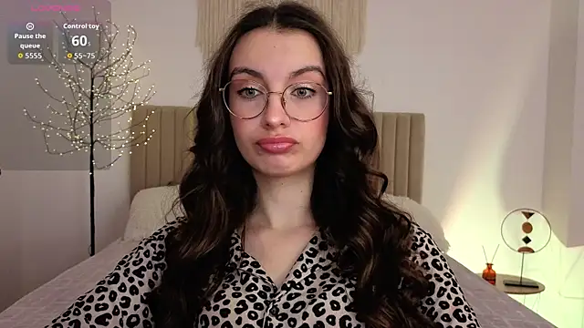 Real cutie1 online show from June 12, 1:21 pm