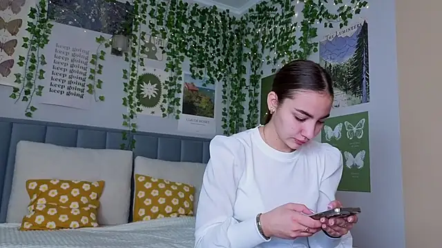 Ashley Pierce online show from October 5, 4:11 am