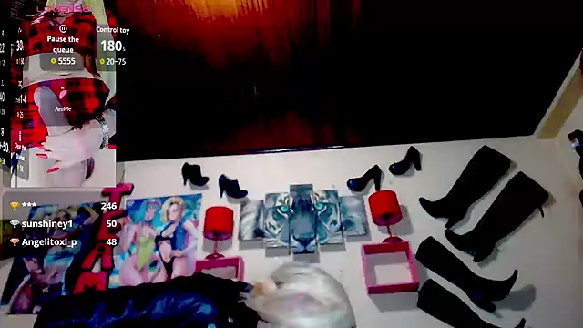 Snapshot of blondehot5v chatting on October 6, 12:30 am blondehot5v online show from October 6, 12:30 am