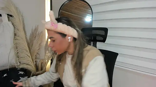 Rachell criss online show from October 26, 3:45 am