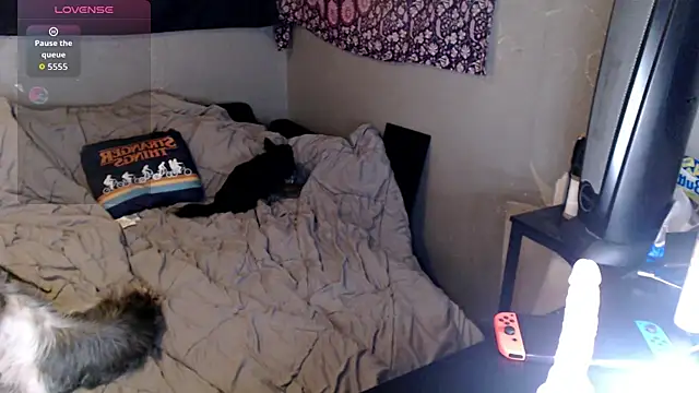 London Ray online show from December 18, 5:02 am