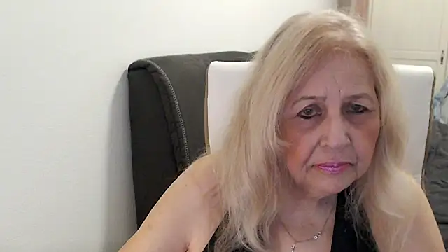 Snapshot of SusiLifeXXX chatting on May 6, 7:30 pm SusiLifeXXX online show from May 6, 7:30 pm