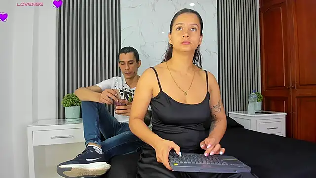 JackAndRosse  online show from March 12, 1:06 pm