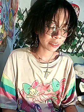 Snapshot of dolliette24 chatting on December 19, 3:24 am dolliette24 online show from December 19, 3:24 am