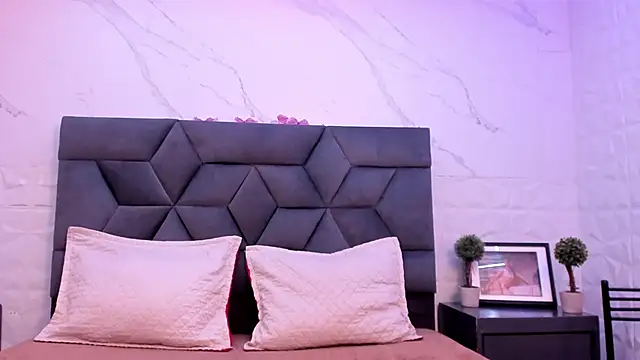 Snapshot of Maia_Park chatting on November 14, 11:42 am Maia Park online show from November 14, 11:42 am