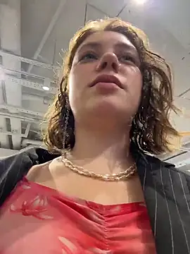 Snapshot of lucy-joy chatting on October 24, 10:33 am lucy-joy online show from October 24, 10:33 am