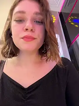 Snapshot of lucy-joy chatting on November 4, 12:15 pm lucy-joy online show from November 4, 12:15 pm