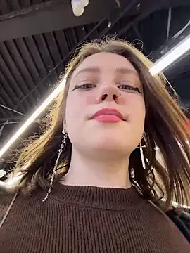 Snapshot of lucy-joy chatting on December 4, 10:24 am lucy-joy online show from December 4, 10:24 am