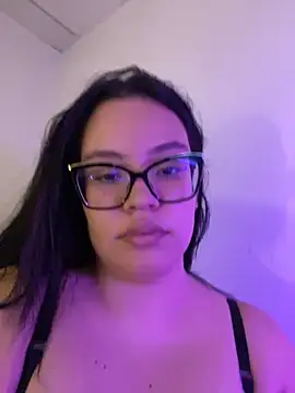 Snapshot of Emily_Taylor2 chatting on October 22, 2:23 am Emily Taylor2 online show from October 22, 2:23 am