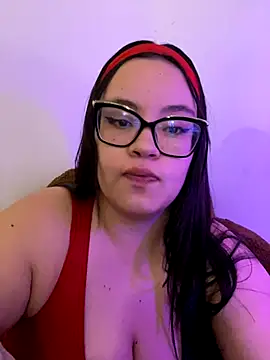 Snapshot of Emily_Taylor2 chatting on December 1, 2:05 am Emily Taylor2 online show from December 1, 2:05 am