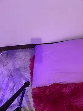Emily Taylor2 online show from May 4, 1:56 am