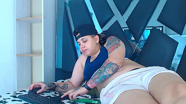 Snapshot of karla_sexy21 chatting on November 1, 5:20 am karla sexy21 online show from November 1, 5:20 am