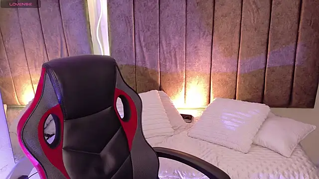 Snapshot of Megan__cole1 chatting on October 8, 7:33 pm Megan cole1 online show from October 8, 7:33 pm