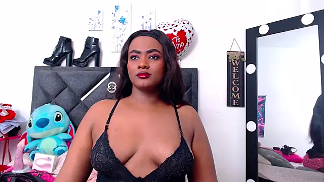 Snapshot of NatashaBella chatting on October 18, 5:32 am NatashaBella online show from October 18, 5:32 am