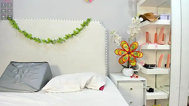 KoraSweett online show from October 4, 8:18 pm