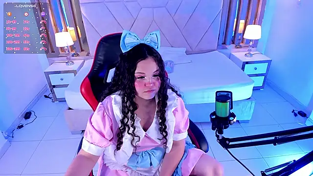 Snapshot of ShylySweet chatting on December 5, 5:16 am ShylySweet online show from December 5, 5:16 am