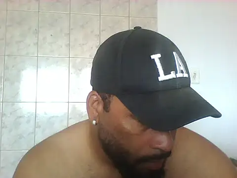 Snapshot of OliveiraSeven chatting on May 5, 1:19 pm OliveiraSeven online show from May 5, 1:19 pm