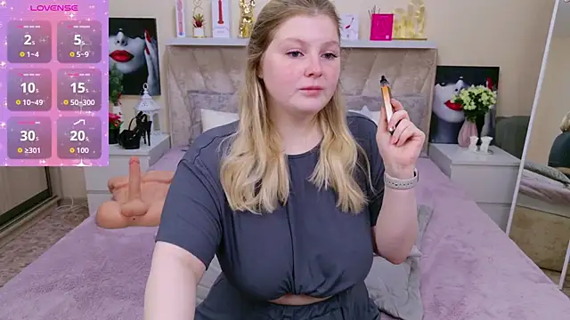 Snapshot of AmeliaDiamond chatting on October 11, 12:21 am AmeliaDiamond online show from October 11, 12:21 am