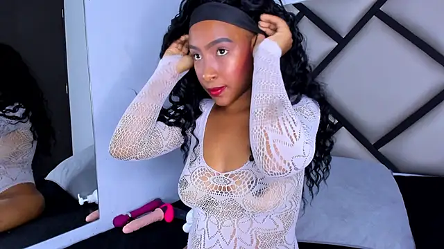 Snapshot of Euphoria_07 chatting on October 22, 3:18 am Euphoria 07 online show from October 22, 3:18 am