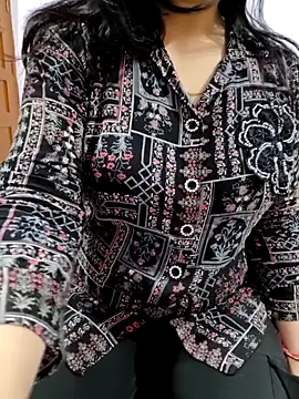 Snapshot of roshni_agrawal0 chatting on November 14, 5:50 am roshni agrawal0 online show from November 14, 5:50 am