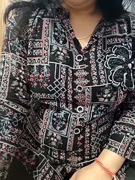 Snapshot of roshni_agrawal0 chatting on November 17, 12:33 pm roshni agrawal0 online show from November 17, 12:33 pm