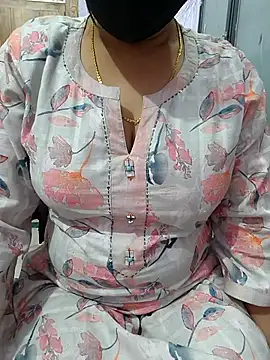 Snapshot of roshni_agrawal0 chatting on November 18, 5:34 am roshni agrawal0 online show from November 18, 5:34 am