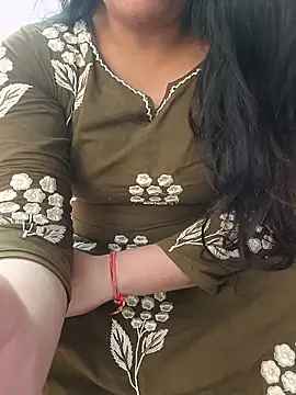 Snapshot of roshni_agrawal0 chatting on May 22, 9:15 am roshni agrawal0 online show from May 22, 9:15 am