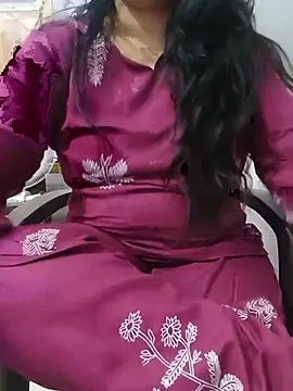 Snapshot of roshni_agrawal0 chatting on June 15, 11:23 am roshni agrawal0 online show from June 15, 11:23 am