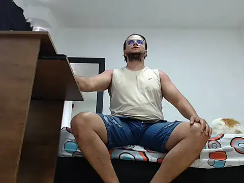 cloudsxxx online show from June 16, 3:47 pm